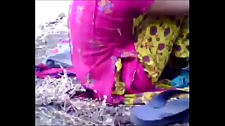 Muslim girl fuck with the brush boyfriend in to the forest. Delhi Indian lovemaking video